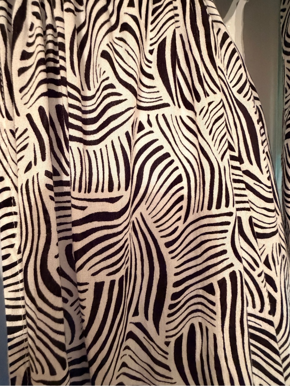 Women’s Black & White Printed Robe (or Beach Cover-up) with Tie Waist - Picture 2 of 5